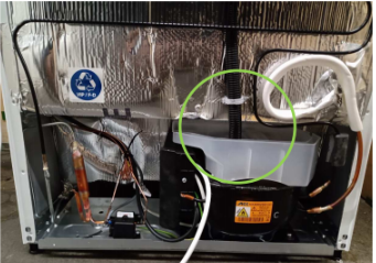 Drip tray location on integrated fridge freezer | AEG