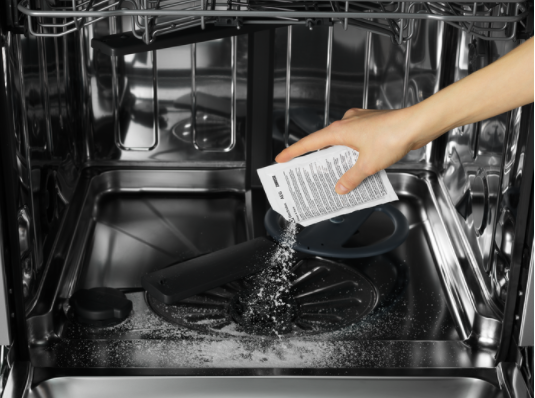 afkalkningsmiddel og rensemiddel til opvaskemaskine